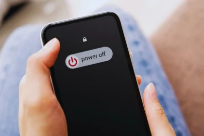 Miksi on tärkeää sammuttaa älypuhelin ainakin kerran viikossa: asiantuntijoiden selitys