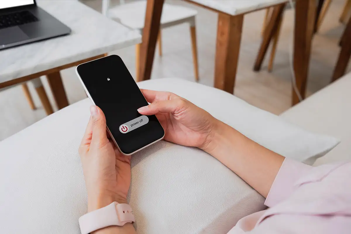 Miksi on tärkeää sammuttaa älypuhelin ainakin kerran viikossa: asiantuntijoiden selitys