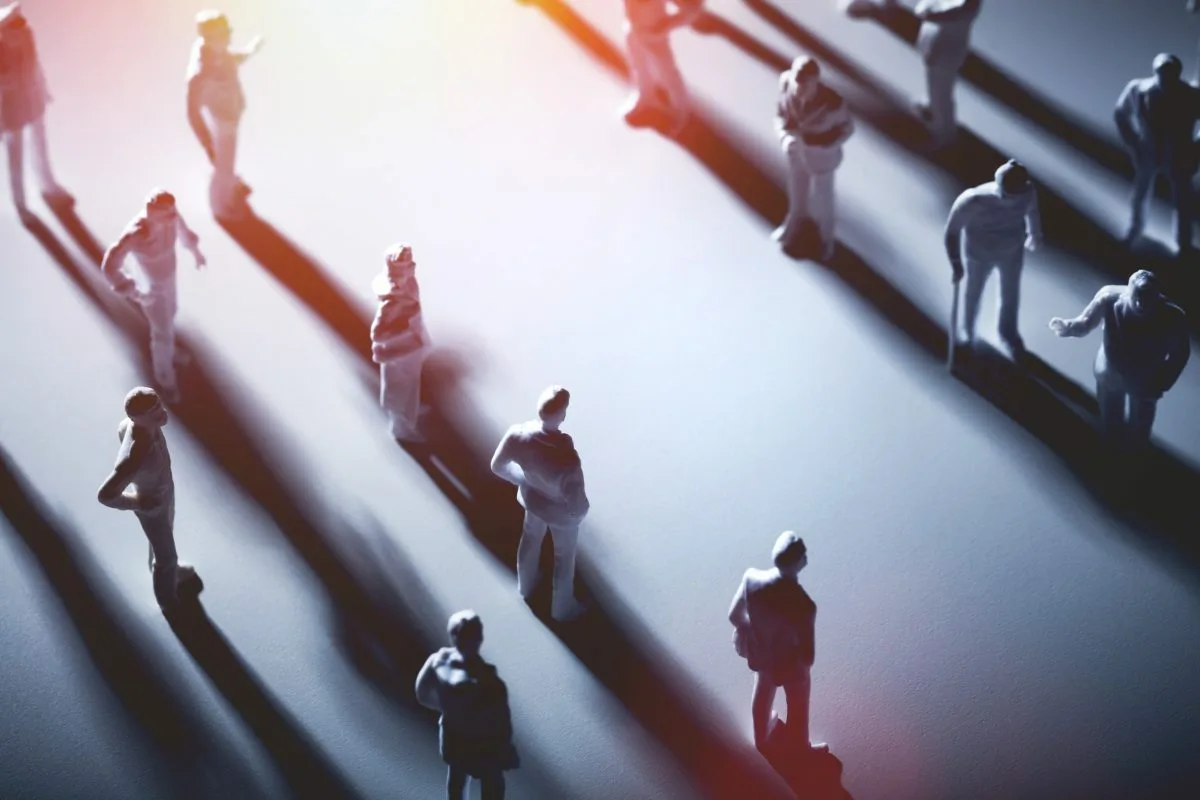 Stadionvaisto – miksi juoksemme muiden perässä vaikka tiedämme paremmin, ja miten lopettaa se ennen kuin on myöhäistä