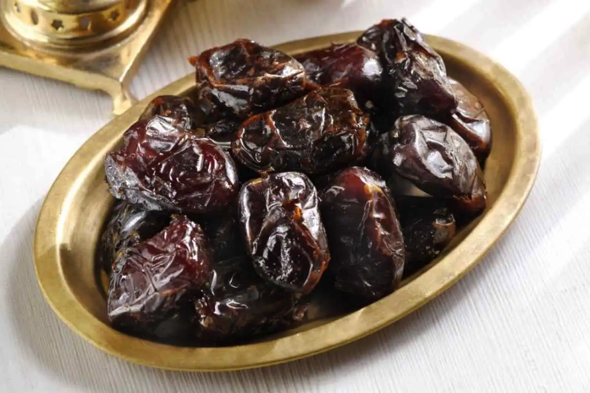 Miksi 5–7 taatelia päivässä on tällä hetkellä terveydenhuollon parhaiten varjeltu salaisuus – ravitsemusterapeutit eivät enää vaieta näistä kolmesta järisyttävästä vaikutuksesta