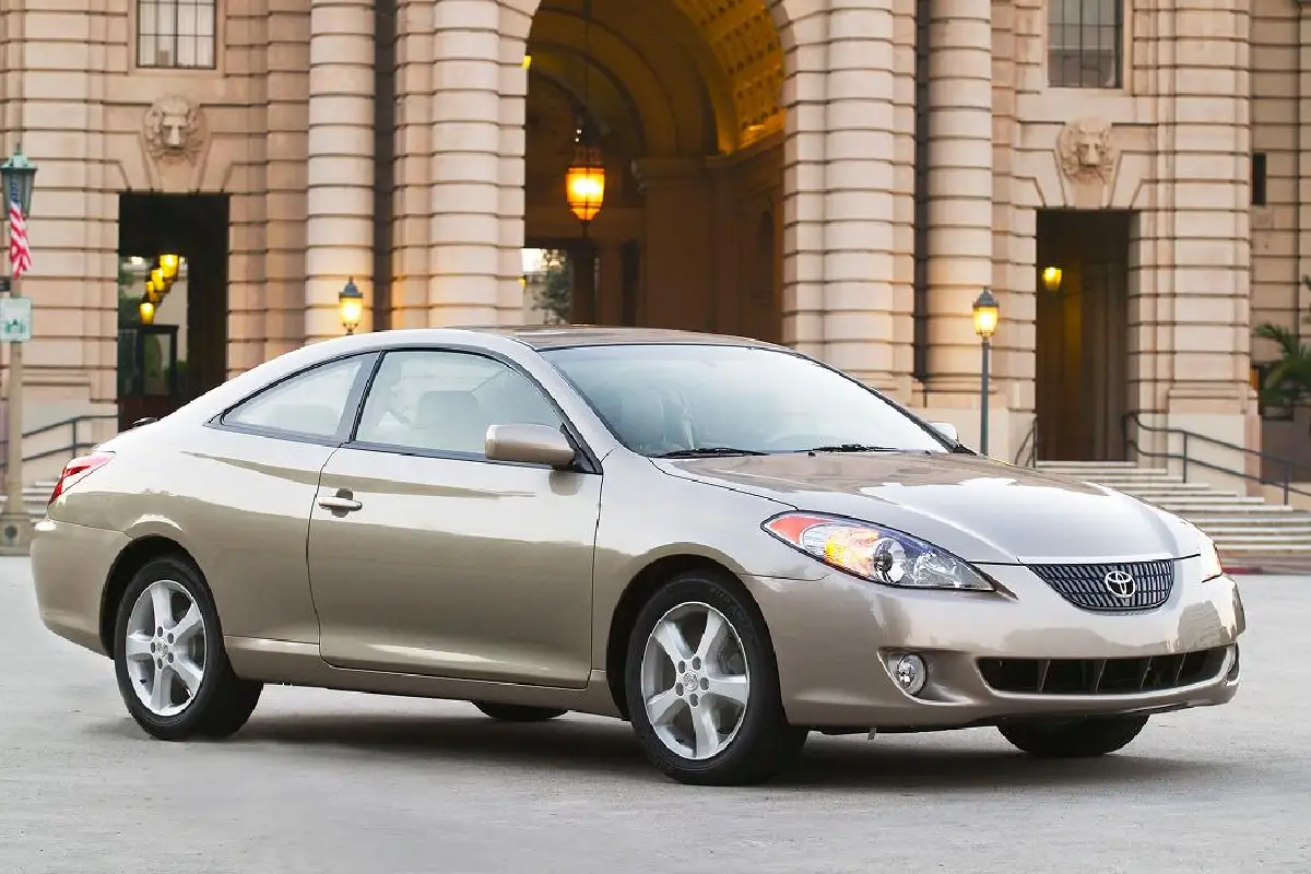 Toyota Camry Solara: Käytetty helmi, joka kestää ikuisuuden