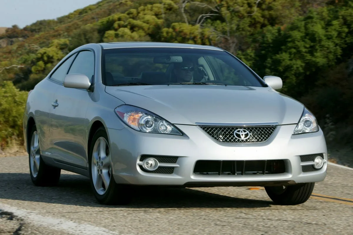 Toyota Camry Solara: Käytetty helmi, joka kestää ikuisuuden