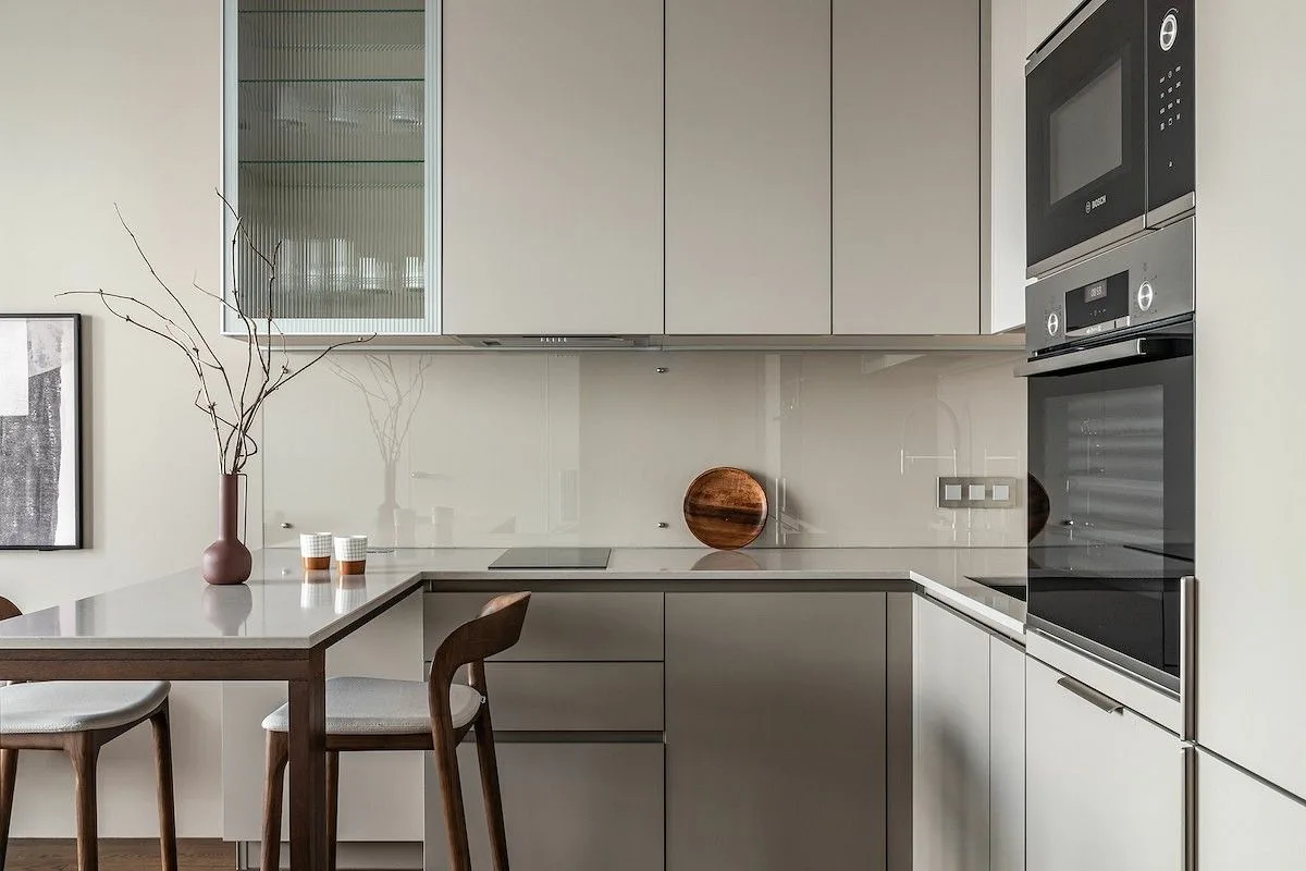 Nerokas ja hellä tapa puhdistaa uuni sisältä – 10 minuutissa, ilman naarmuja ja ilman myrkkyjä