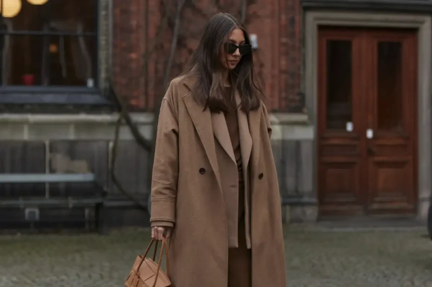 Mikä vaatteiden väri nuorentaa naista: Tyyligurut nimesivät 6 täydellistä sävyä