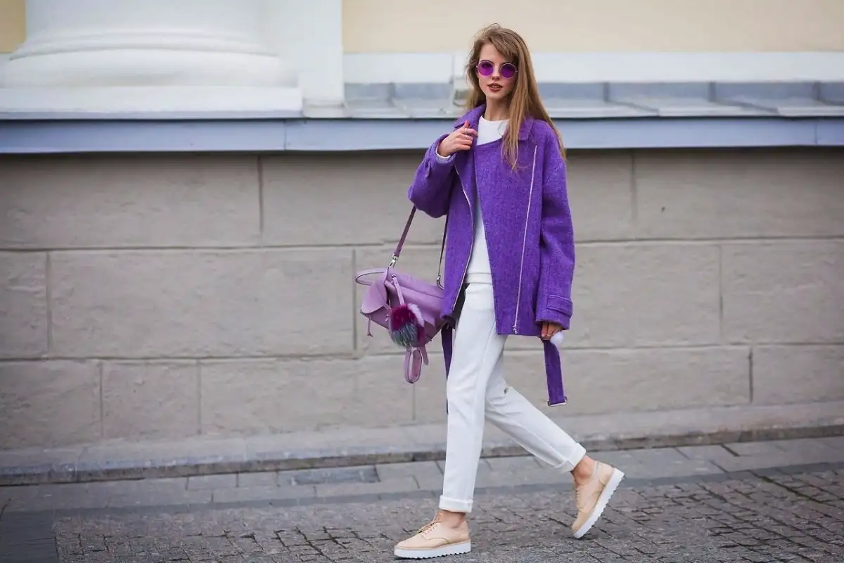 Mikä vaatteiden väri nuorentaa naista: Tyyligurut nimesivät 6 täydellistä sävyä