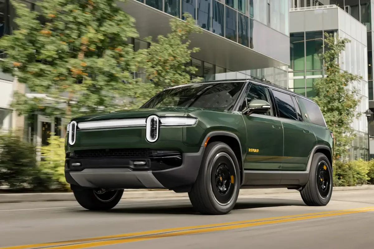 Vuoden pettymys: 5 sähköautoa, jotka eivät lunasta lupauksiaan – vältä nämä 2025