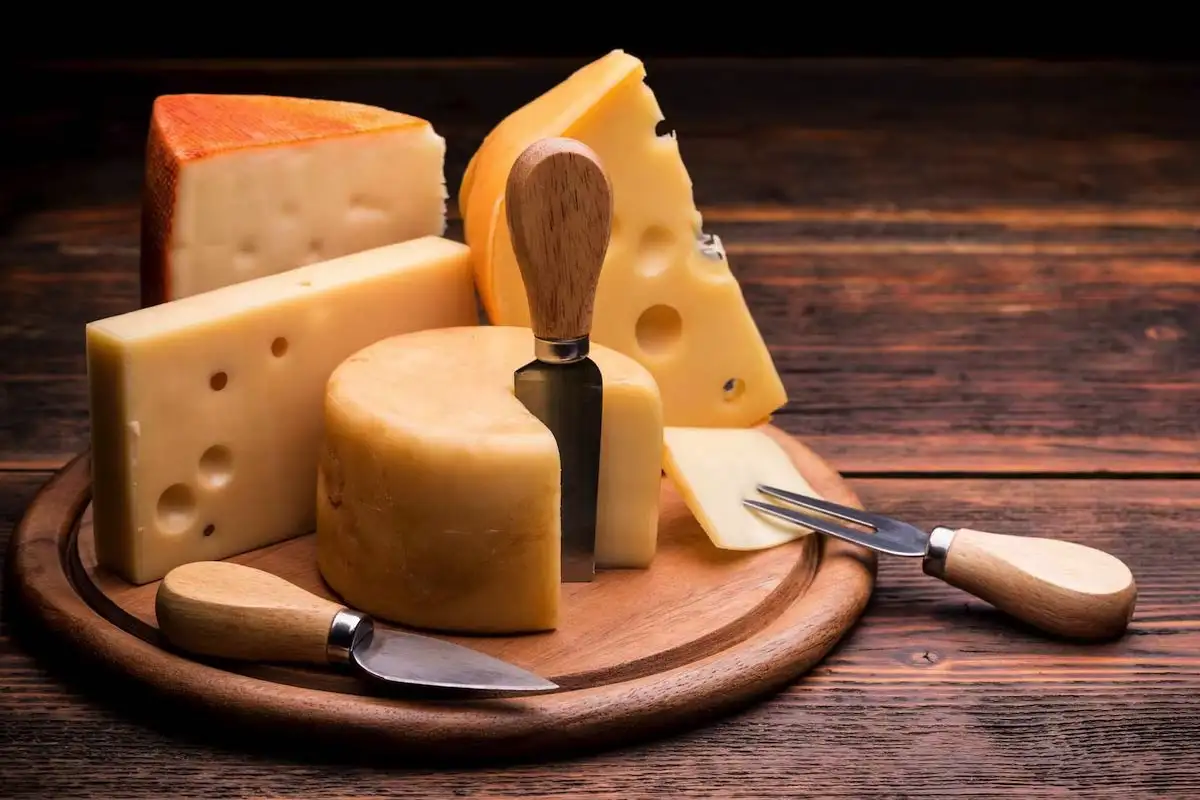 Juuston säilytyksen uskomaton salaisuus: miten pidät sen tuoreena viikkoja – etikka ja talouspaperi pelastavat