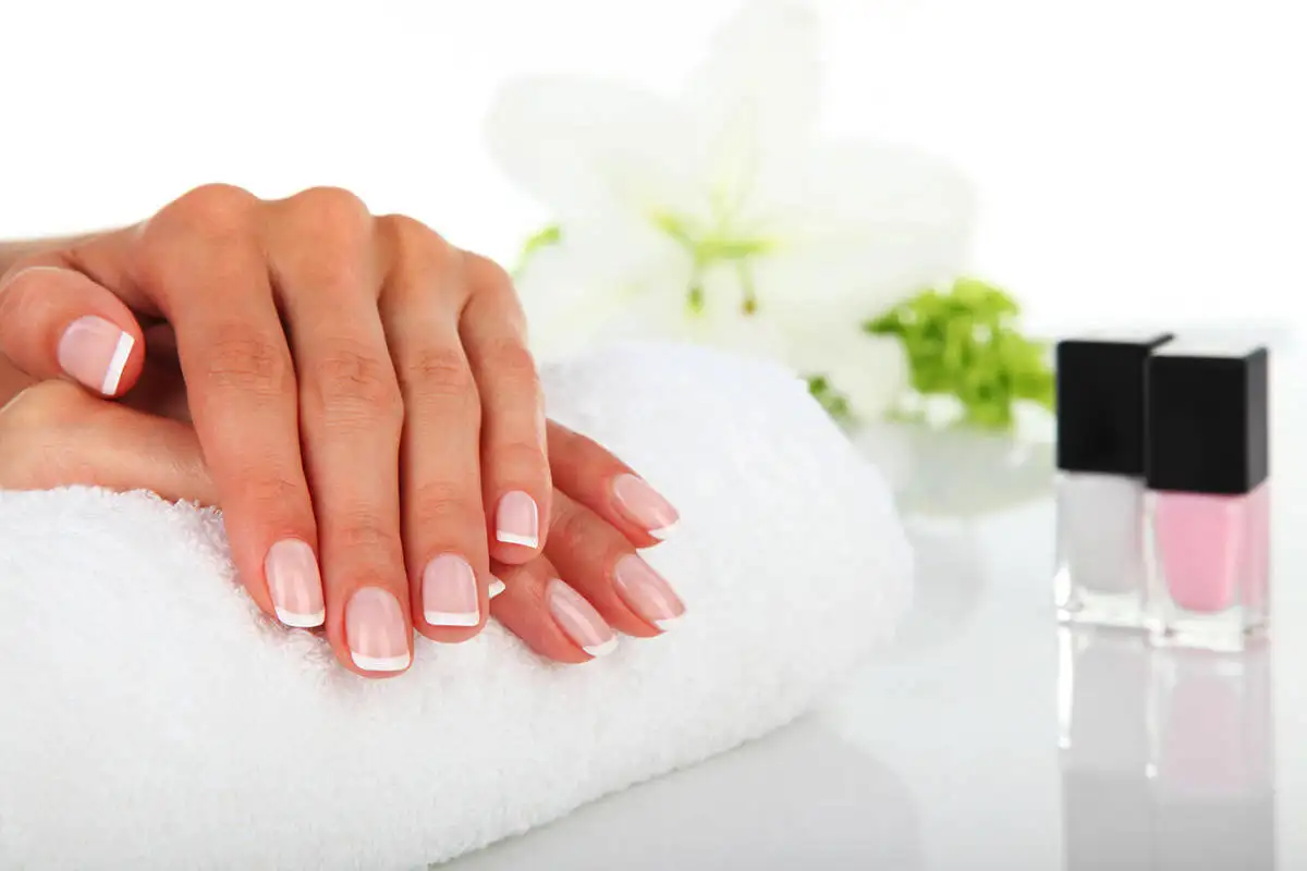 3 temppua, joilla kynsilakka kestää pidempään – ja kynnet näyttävät aina täydellisiltä