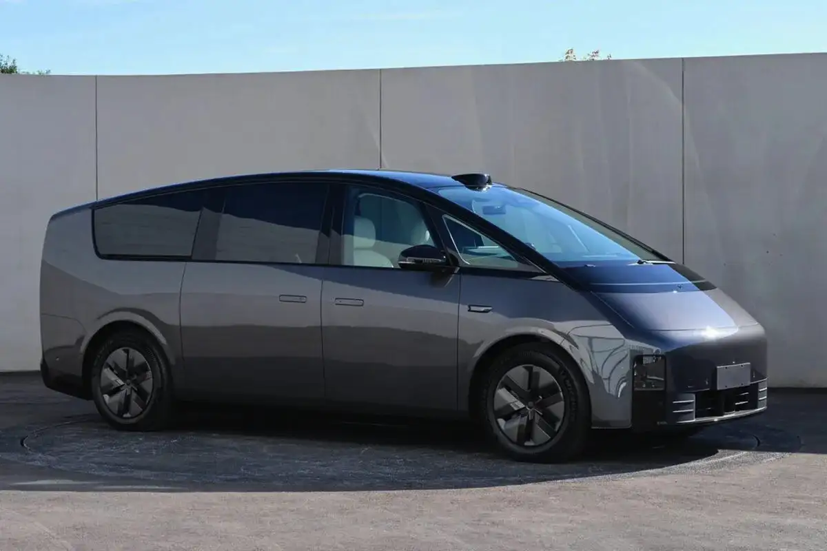 Kolmas Li Auto Mega -sähköauto paloi Kiinassa: mikä siinä on vialla?