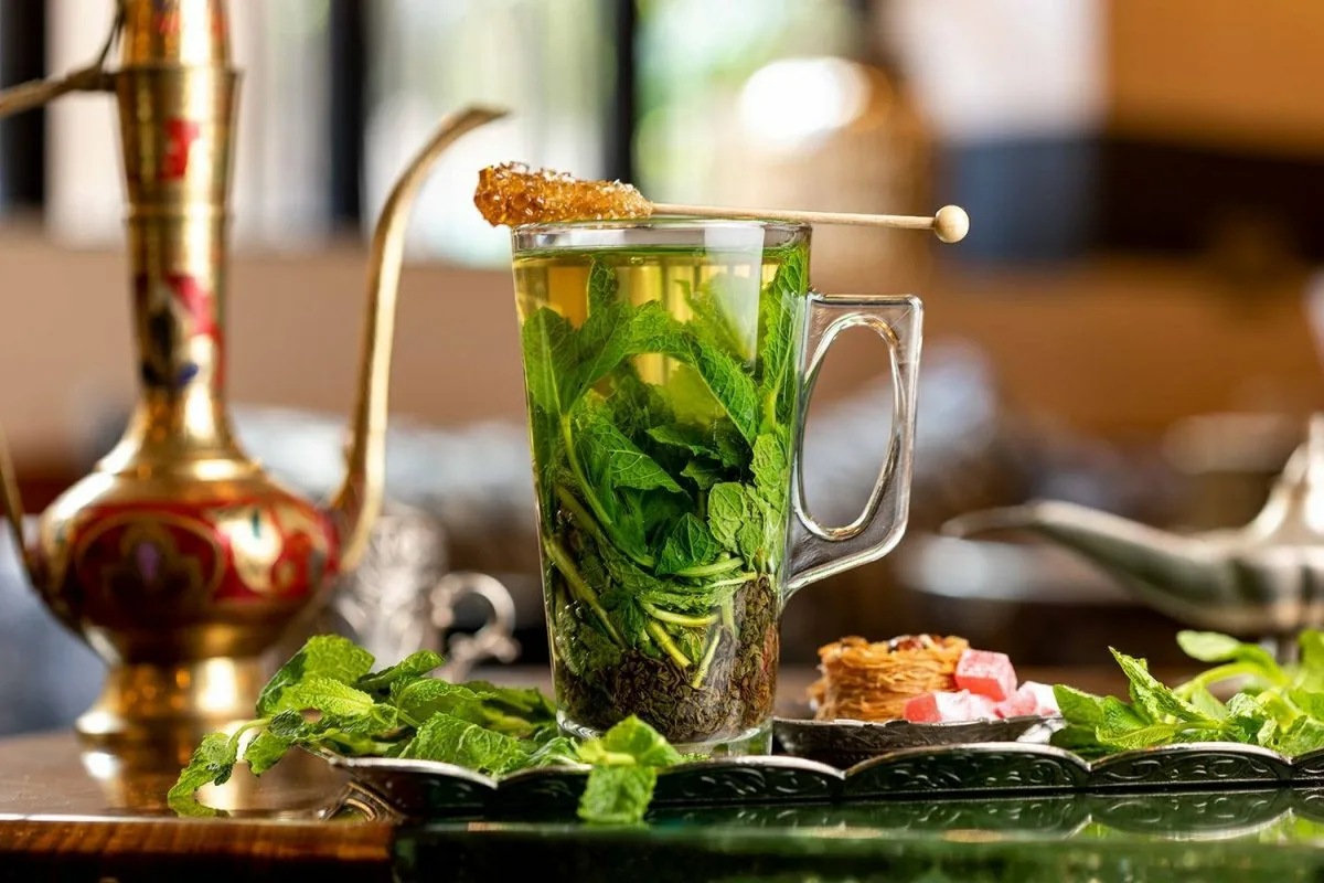 Piparminttutee: miksi kaksi kuppia päivässä voi puolittaa tulehtuneet näpyt – ja miten se todella toimii